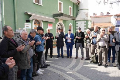 Hisarcik'ta 36 Kisilik Umre Kafilesi Dualarla Ugurlandi