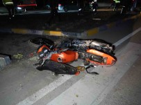 Kavsakta Otomobille Çarpisan Motosikletin Sürücüsü Hayatini Kaybetti