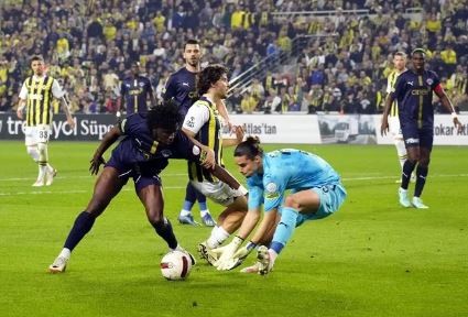 Zirvede Fener 'var'