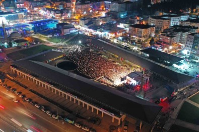 Dev Meydanin Açilis Öncesi Tanitimi Sefo Konseri Yapildi