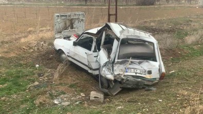 Karaman'da Tir Otomobile Arkadan Çarpti Açiklamasi 1 Yarali