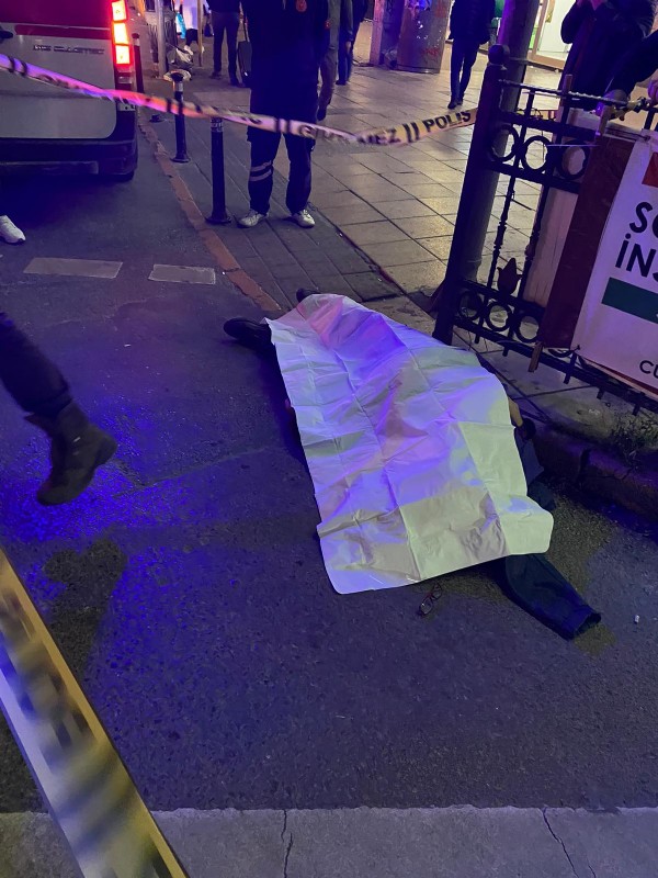 Kadıköy'de şüpheli ölüm! Birden yere yığıldı...