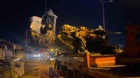 Diyarbakir'daki Feci Kazada Beton Direge Çarpan Araç Hurdaya Döndü Açiklamasi 1 Agir Yarali
