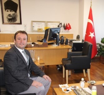 Müdür Evinde Silahla Basindan Vurulmus Halde Bulundu