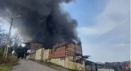 Beykoz'da iki katlı fabrikada yangın
