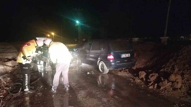 Çankiri'da Iki Otomobil Çarpisti Açiklamasi 5 Yarali