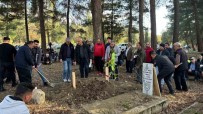 Ikinci Kez Hastaneye Giderken Ölen Kizin Cenazesi Topraga Verildi Haberi