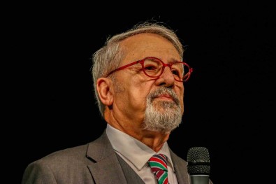 Prof. Dr. Naci Görür Açiklamasi 'Deprem Siyaset Üstüdür'
