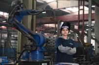 Sanayideki Ara Eleman Sorunu 'Kadin Eliyle' Çözüldü