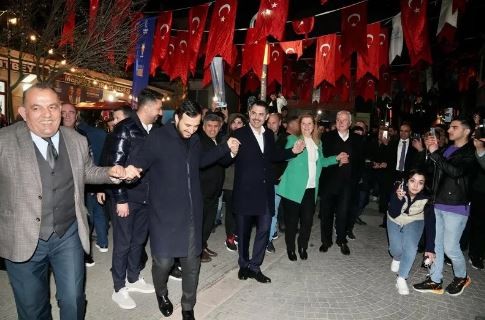 Murat Kurum, Mahmutbey Selanikliler Derneğinde gençlerle bir araya geldi: İlk işini kuracak gençlere 100 bin lira destek vereceğiz