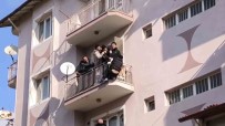 45 Yil Hapisle Aranan Genç Sarktigi Balkonda Polisten Kaçamadi Haberi