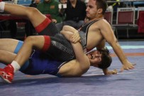 450 Sporcu Dereceye Girmek Için Minderde Ter Döküyor