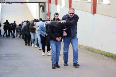 Adana'da 'SIBERGÖZ-21' Operasyonunda Yakalanan 21 Kisi Tutuklandi
