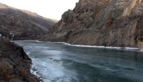 Türkiye'nin En Hizli Akan Nehri Olan Çoruh Buz Tuttu Haberi