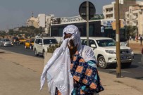 Senegal'de Cumhurbaskanligi Seçimlerinin Ertelenmesi Nedeniyle Sokaklar Karisti