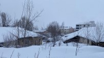 Karliova'da Kar Kalinligi Yer Yer 1 Metreyi Buldu Haberi