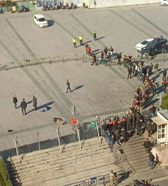 Çağlayan Adliyesi önünde silahlı saldırı: 2 saldırgan ölü ele geçirildi