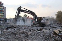 90 Yillik Okul Zamana Yenildi, Depreme Dayaniksiz Çikinca Yikimi Yapildi