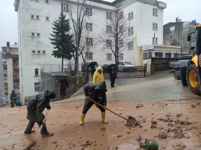 Artvin'de Siddetli Yagislar Borçka Ve Murgul Ilçelerinde Su Taskinlarina Ve Heyelanlara Neden Oldu