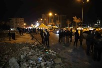 Gaziantep'te Depremde Hayatini Kaybedenler Için Enkaz Alaninda Kuran-I Kerim Okutuldu