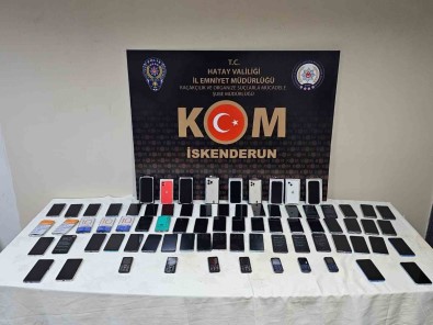 Hatay'da 77 Adet Kaçak Cep Telefonu Ele Geçirildi