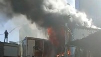 İstanbul'daki geri dönüşüm deposunda yangın