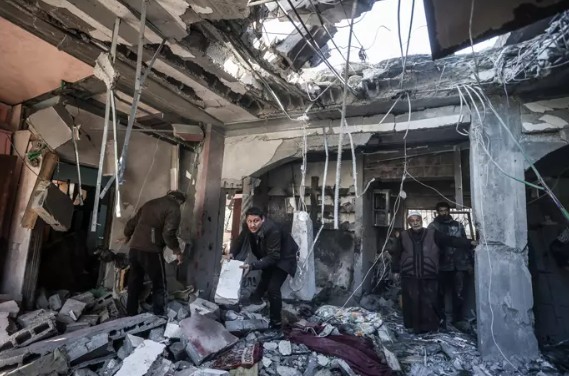 Gazze'de can kaybı 27 bin 585'e yükseldi