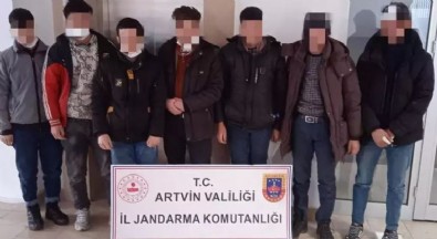 Artvin'de 7 kaçak göçmen jandarma tarafından yakalandı