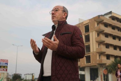 'Cennetten Bir Köse' Denilerek Satilan Rönesans Rezidans'in Enkazinda Yürek Burkan Dua