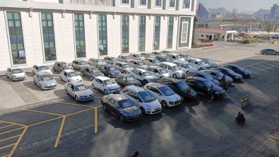 Deprem Bölgesindeki Hurda Araçlarin Sasi Numaralarini Yurt Disindan Getirdikleri Araçlarla Degistiren Sebeke Çökertildi