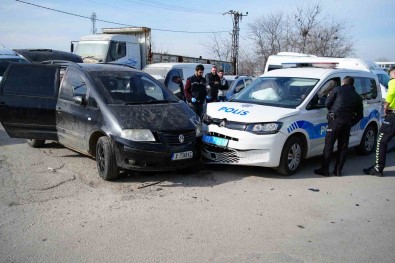 Edirne'de Günlerdir Polislerden Kaçan Sürücü Ekip Otosuna Çarpti Açiklamasi 2 Polis Yarali
