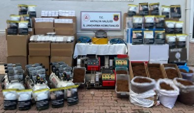 Antalya'da Jandarmadan Kaçak Sigara Imalathanesine Baskin
