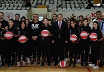 Besiktas Kadin Basketbol Takimi, Depremzede Ögrencilerle Bir Araya Geldi Haberi