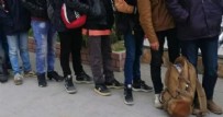 Edirne'de yasa dışı yollarla yurda giren 13 düzensiz göçmen yakalandı Haberi