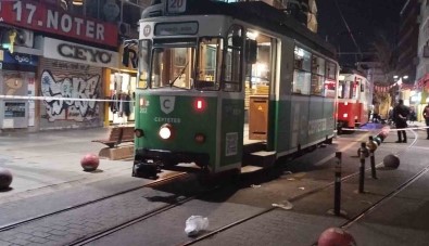 Kadiköy'de Feci Ölüm Açiklamasi Torununu Kurtarmak Isterken Tramvayin Altinda Kaldi