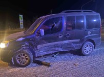 Konya'da Otomobil Ile Hafif Ticari Araç Çarpisti Açiklamasi 5 Yarali