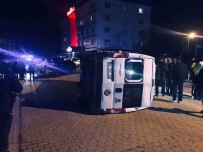 Otomobil Ile Çarpisan Minibüs Devrildi Açiklamasi 2 Yarali