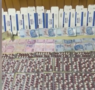 Otomobilden Yüzlerce Uyusturucu Hap Çikti, Süpheli Tutuklandi