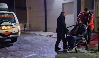 Van'da Gögüs Agrisi Olan Hastaya Snowtrack Ambulansla Ulasildi