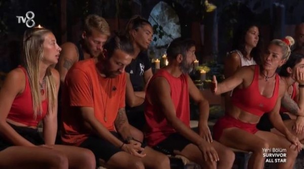 Survivor yarışmacısını hedef aldı!