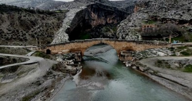 Adiyaman'daki Tarihi Köprü Depremlere Meydan Okuyor