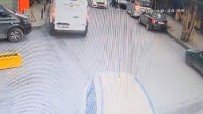 Istanbul'da Motosikletli Adama Silahli Saldiri Kamerada Açiklamasi Önünü Kesip Basindan Vurdular
