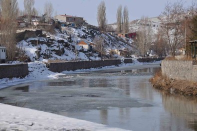 Kars Çayi'nin Buzlari Çözüldü