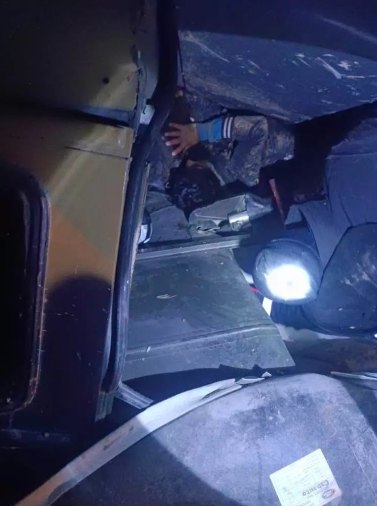 TIR askeri araca çarptı! Yaralılar var