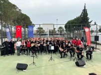 Balikesirli Gençler Ayvalik'ta Pop Konseri Verdi
