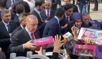 Cumhurbaşkanı Erdoğan, çocuklara oyuncak dağıttı Haberi