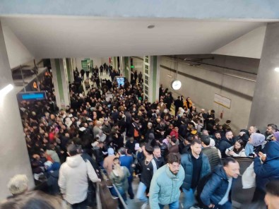 Yenikapi-Kirazli Metro Hattinda Ariza Nedeniyle Seferler Durdu
