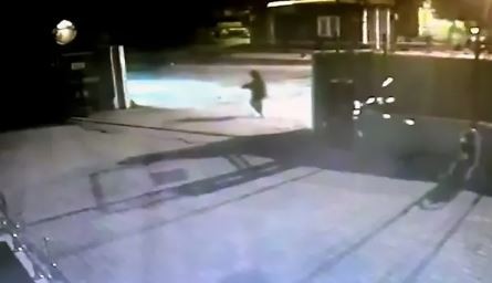 Polis merkezine pompalı tüfekle ateş açtı