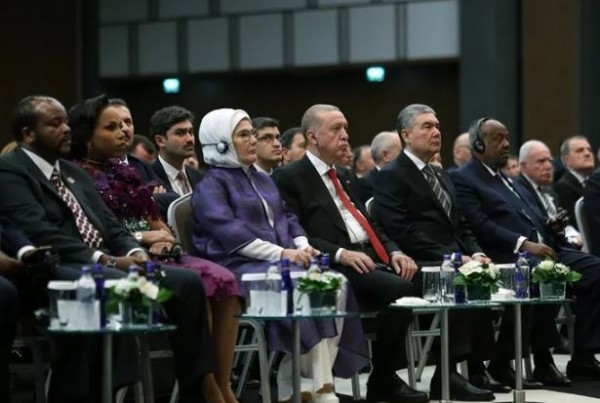 Ünlü rapçi dünyaevine girdi