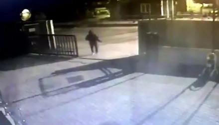 Polis merkezine pompalı tüfekle ateş açtı